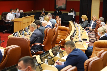 Информацию о работе депутатов Законодательного Собрания в 2020 году представили на сессии